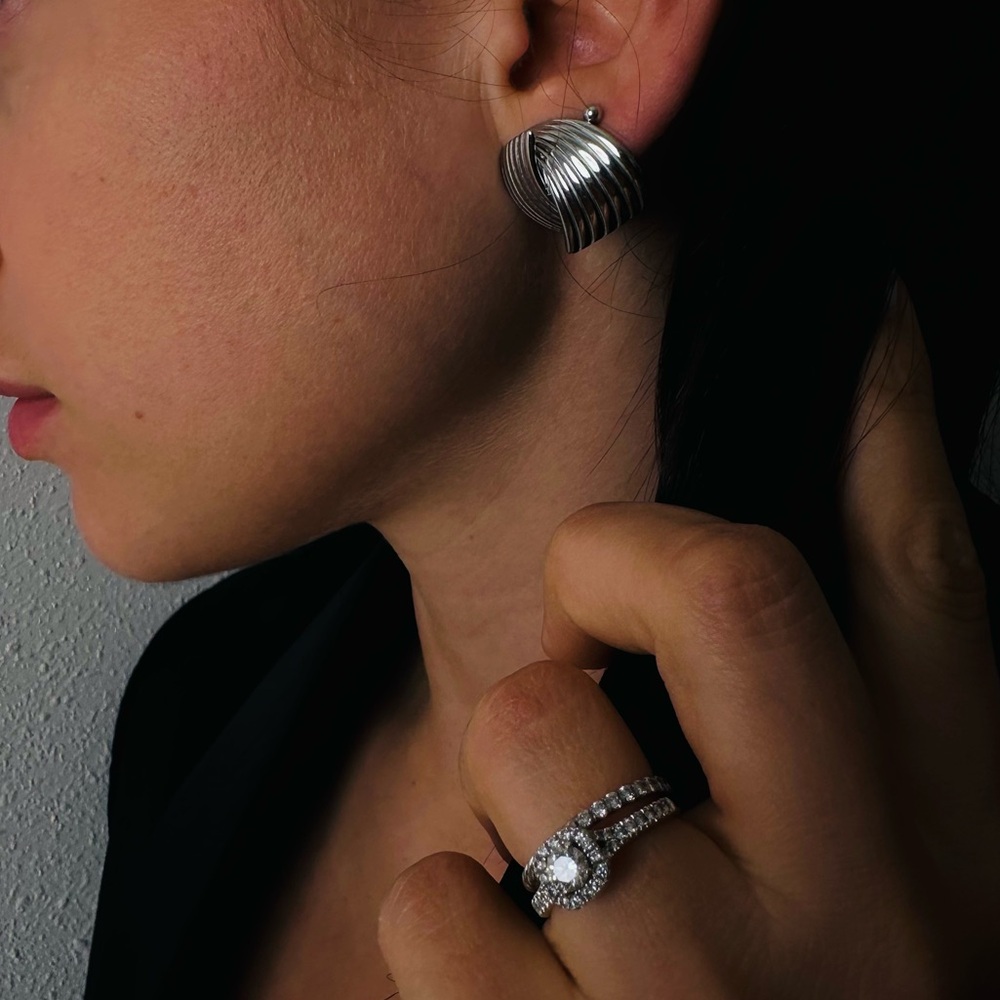 New Silver Whirl Stud Earrings Geometric